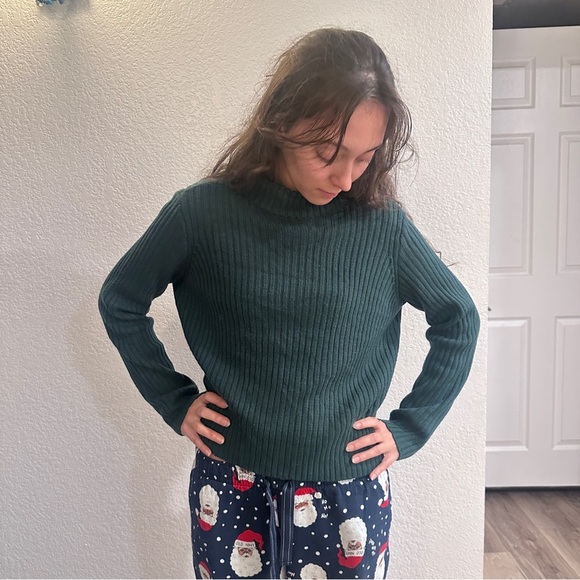 H&M Divided Green Ribbed Knit Long Sleeve Sweater, Size Medium Trendy & Cozy - Picture 8 of 11